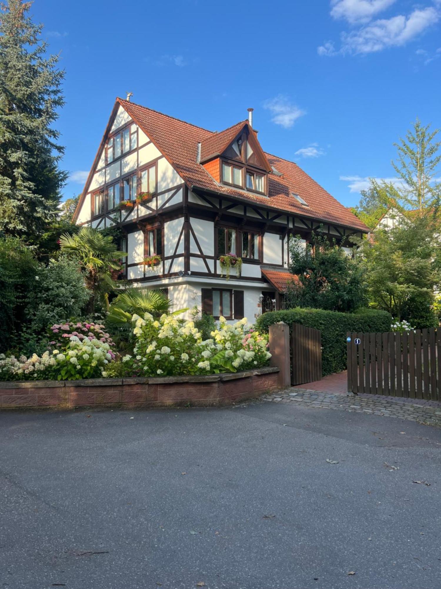 Einliegerwohnung In Einer Muehle Vor Den Toren Frankfurts, Ideal Fuer Messegaeste Oder Stop Over Dreieich Exterior photo